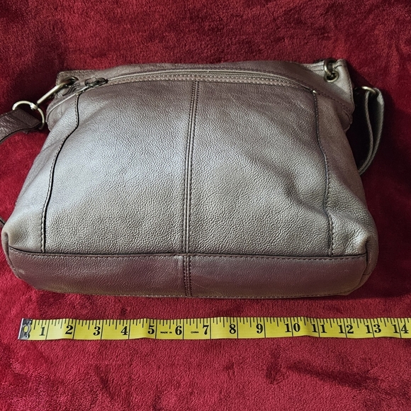 Fossil Brown Crossbody Bag with Adjustable Strap and Distressed Leather - Picture 5 of 13